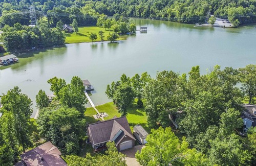 Ten Mile House | Chill on Watts Bar Lakefront with Private Dock!