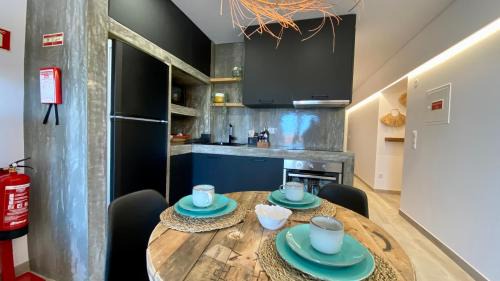 Praia de Santa Cruz Apartment | Chillin Santa Cruz Apartment - Close to beach retreat