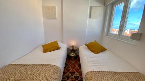 Praia de Santa Cruz Apartment | Chillin Santa Cruz Apartment - Close to beach retreat