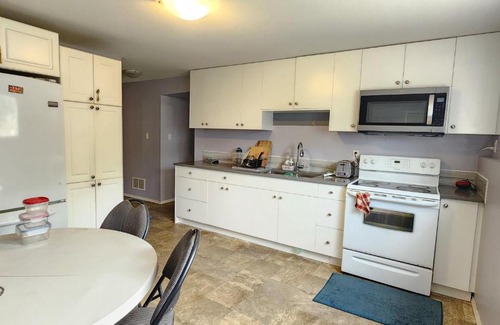 Chilliwack Proper Village West House | Chilliwack Homestay Private and Cozy Room
