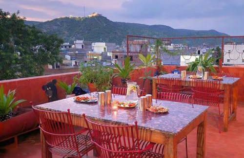 Amer Fort Road Hotel | Chillout