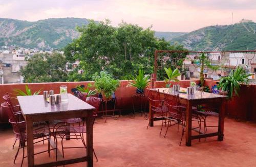 Amer Fort Road Hotel | Chillout