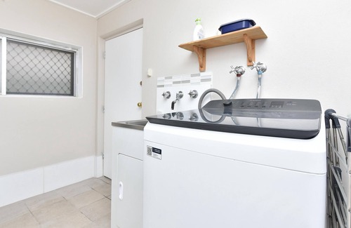 Cessnock Apartment | Chillout with Pool in Hunter Valley & Wineries - FREE WiFi - Swimming Pool - Wineries - Concerts - HV Gardens & Zoo