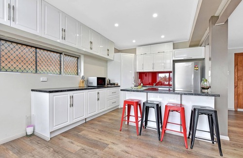 Cessnock Apartment | Chillout with Pool in Hunter Valley & Wineries - FREE WiFi - Swimming Pool - Wineries - Concerts - HV Gardens & Zoo