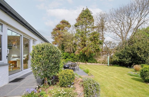 Rock Cottage | CHIMINGS, pet friendly, country holiday cottage in Rock