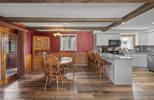 Wilmington House | Chimney Hill Retreat w/Amenity Center & Fireplace