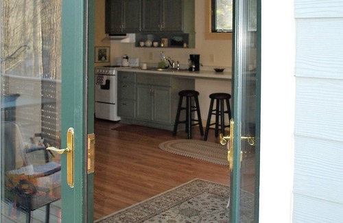 Hendersonville House | Chimney Rock area , private & a treetop view,1 bedroom house with washer/dryer
