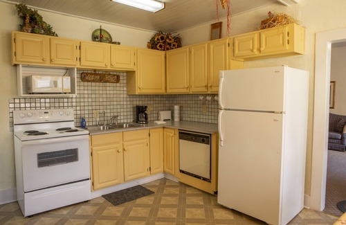 Lake Lure Hotel | Chimney Rock Inn