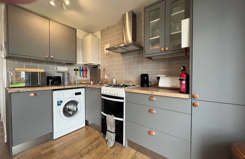Freshwater House | CHINE COTTAGE self-catering coastal bungalow in rural West Wight