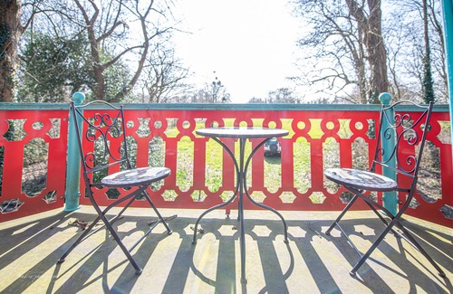 Faimes Apartment | Chinese pavilion at the château