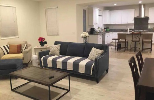 Chino House | Chino Beautiful 4 Bedroom Home-奇诺新高端4房3衛别墅整租