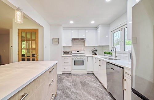 Southwest Calgary House | Chinook Luxe Entire House. Free Banff Pass!