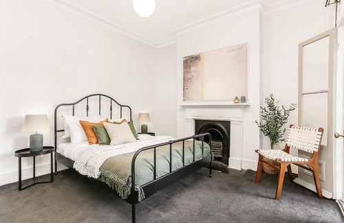 Chippendale House | Chippendale l The Myrtle House l 3 Bedrooms