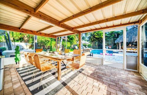 Pompano Beach House | Chique Pool and Tiki Resort
