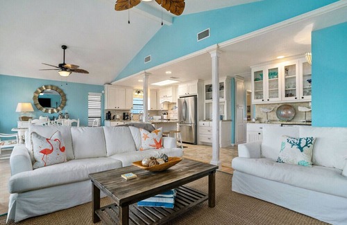 Terramar Beach House | Chiquita Escape - Canal Front Retreat