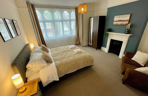 Chiswick Apartment | Chiswick 4 Bed Victorian Townhouse Minutes to Tube