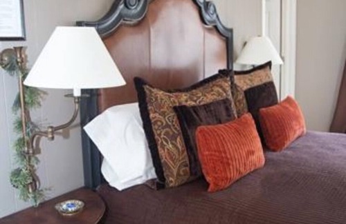 South Fork Bed & Breakfast | Chloe's Corner GUESTROOM at Arbor House Inn Bed & Breakfast on the River