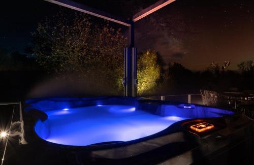 Ford House | Choller Lake Lodges - Primrose Cabin With Private Hot Tub