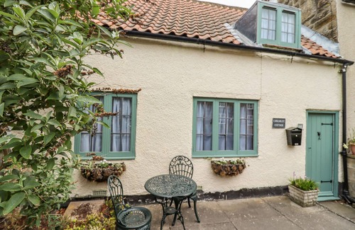 Ruswarp Cottage | CHOLMLEY COTTAGE, pet friendly, character holiday cottage in Ruswarp