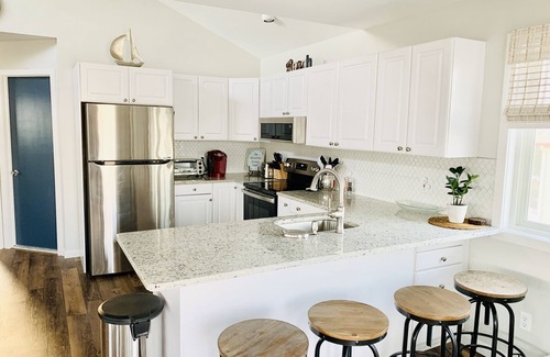 South Beach Haven House | Chowda cook off & Kitefest Open! 1 house off Beach, 3 Decks, Ocean & Bay Views