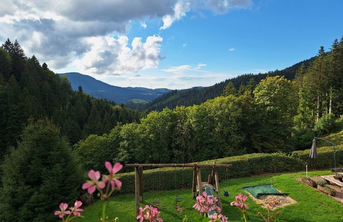 Oppenau Apartment | Christianshof - Holiday Apartment '3' with Mountain View, Shared Garden and Wi-Fi