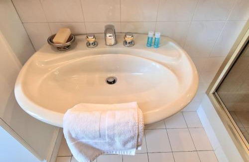 Grenelle Apartment | Christina : A deux pas de la Tour Eiffel