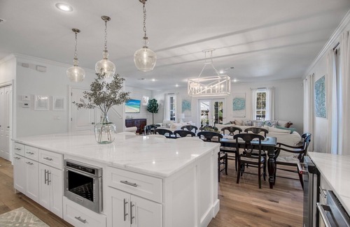 Crystal Beach House | Christmas Available! Gorgeous 6 Bed, Pool, Beach Service & 6 Seat Golf Cart!