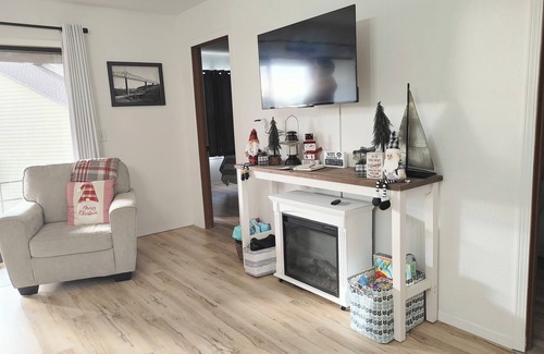 Kimberling City Condo | Christmas Decor LakeViews NoStairsnIndoor PoolnPickleball/Basketball/KidsPark