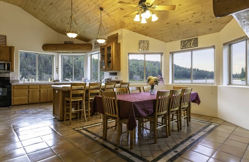 Columbine Lake House | Christmas rates at Columbine Lake with nearby Purgatory Ski Area.