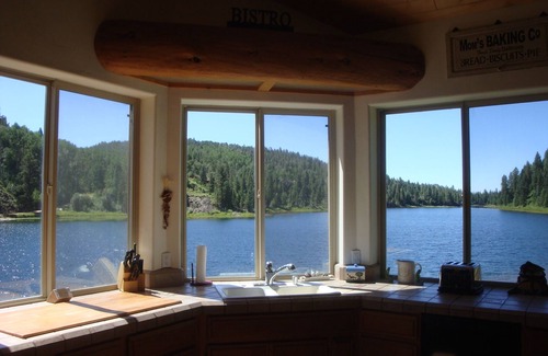 Columbine Lake House | Christmas rates at Columbine Lake with nearby Purgatory Ski Area.
