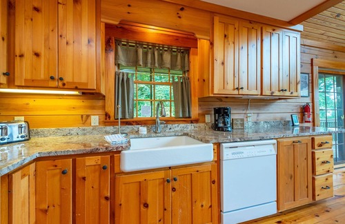 Old Fort Cabin | Christmas Tree Cabin | Secluded Asheville Area Log Cabin with a View!