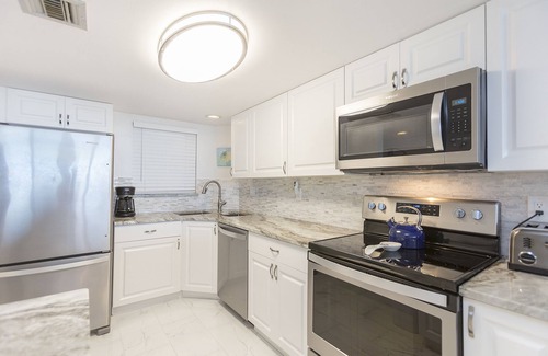 Daytona Beach Shores Condo | ☀CHRISTMAS ON THE BEACH!☀ The Shores Club #804 - Pickleball Court - Heated Pool