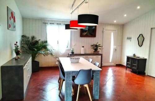 Chateauroux House | Chtx maison 7 pers jardin piscine