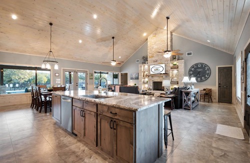 Concan House | Chula Vista Sleeps31 Heated Pool Ping Pong Quiet Subdiv FREE Frio@Concan VIP