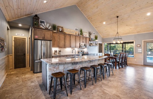 Concan House | Chula Vista Sleeps31 Heated Pool Ping Pong Quiet Subdiv FREE Frio@Concan VIP