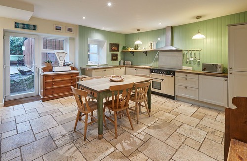 Beadnell Cottage | Church Cottage - Beadnell - sleeps 6 guests in 3 bedrooms
