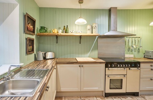 Beadnell Cottage | Church Cottage - Beadnell - sleeps 6 guests in 3 bedrooms