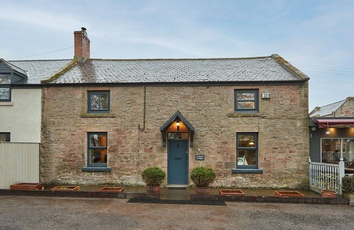 Beadnell Cottage | Church Cottage - Beadnell - sleeps 6 guests in 3 bedrooms