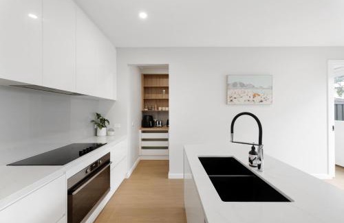 Cowes House | Church Street Retreat by Ready Set Stay