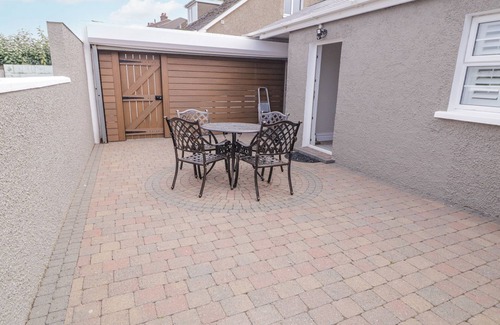 Portstewart Cottage | CHURCH STUDIO, romantic in Portstewart, County Londonderry