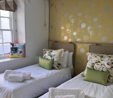 Topsham Apartment | Church View a first floor apartment in the heart of historic Topsham