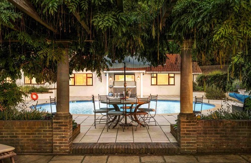 Scaynes Hill House | Churchill Country Retreat | By My Getaways