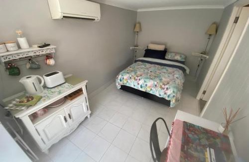 Swansea Bed & Breakfast | Churchill's B&B twin spa getaway Studio
