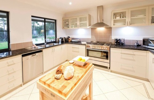 Yallingup House | Chynoweth Scenic Views and Secluded Luxury
