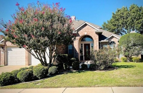 Southeast Arlington House | Ciao Bella! KING/Queen Beds, Pool/Spa-Spacious 2 story home centrally located!nn