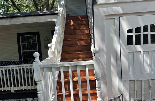 Laurel Apartment | Cici's Hilltop Haven Laurels top choice