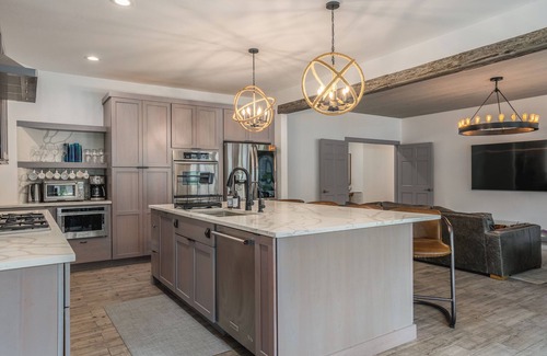 Dripping Springs House | Cielo Estate: Pool+Hot Tub ~Sports Courts~ 3 Acres