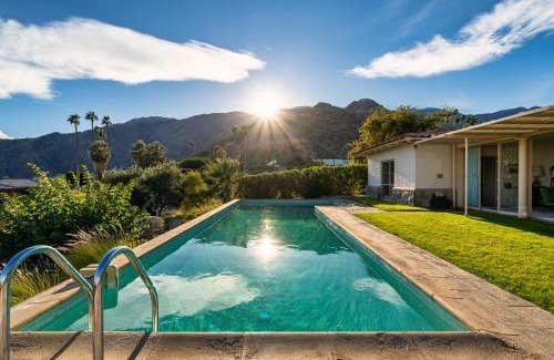Little Tuscany House | Cielo Vista Retro Palm Springs Getaway