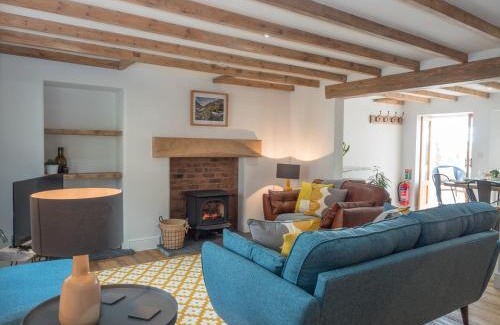 Cardigan House | Cilbronnau Lodge Cardigan