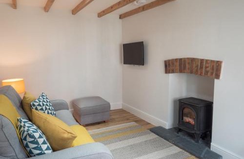 Cardigan House | Cilbronnau Lodge Cardigan